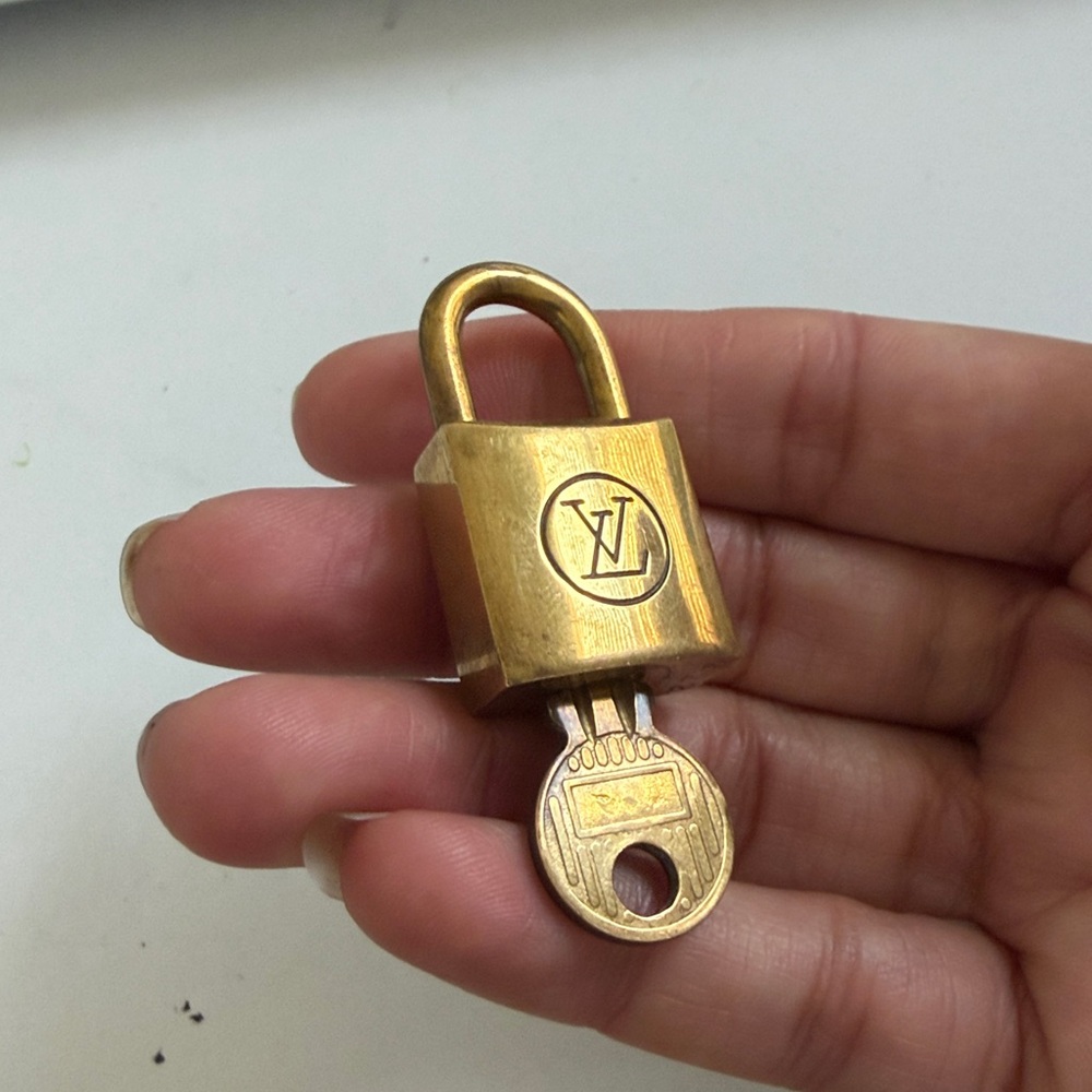 RARE Louis Vuitton Luxurious Gold Lock and Key #222